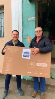 📺💙 TEM TV NOVA CHEGANDO!

No dia 24/09, foi dia de entregar mais um prêmio da promoção RENOVOU, GANHOU!🥳🎉

🏆 A Smart TV TCL da ganhadora Ana Zavadaski Surmacz foi entregue ao seu marido, que recebeu o prêmio em nome dela. 💙📺

Parabéns, Ana! Que essa TV seja aproveitada em muitos momentos especiais, com muita diversão, filmes e séries em família! 🍿✨

E o nosso agradecimento a todos que participaram, renovaram seus planos e continuam escolhendo a WRNET. 💙

#WRNET #RenovouGanhou #Premiação #SmartTV #InternetWRNET #ClienteWRNET #MalletPR #RioAzulPR